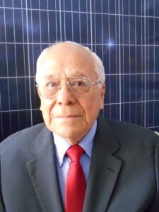 En la imagen, Luciano Ángel Estevez, director general de Estevezbook y consultor de sistemas fotovoltaicos.