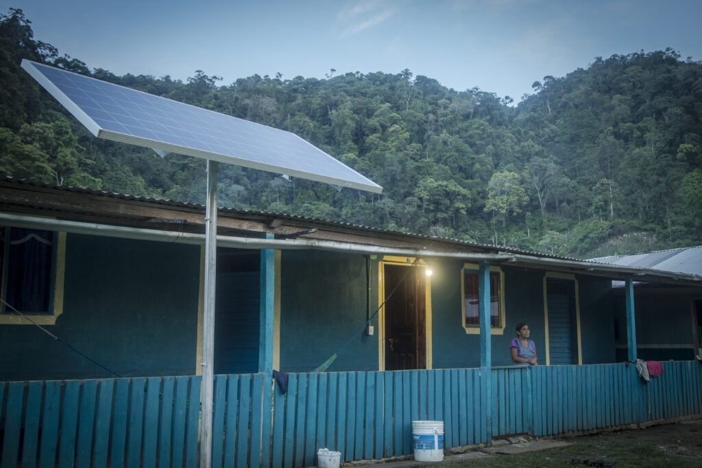 Empresa social gana premio por combatir pobreza energética