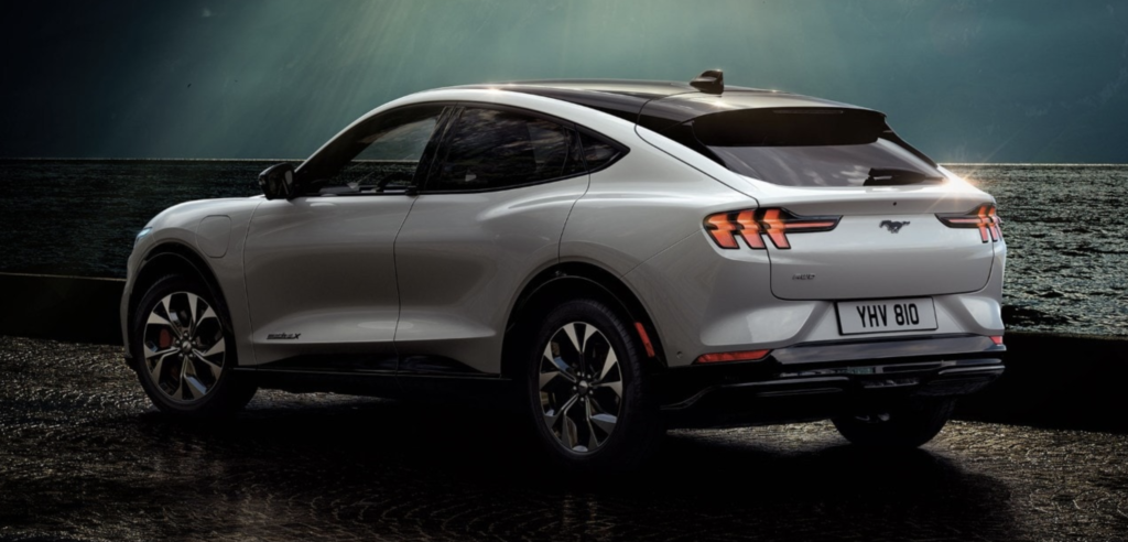 En la imagen, Mustang Mach-E marcará un hito en la historia de la marca.