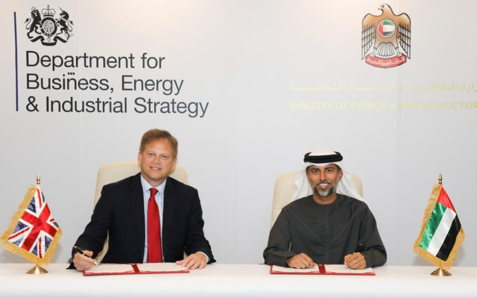Suscribe Reino Unido convenios en energía con EAU y Colombia Reino Unido
