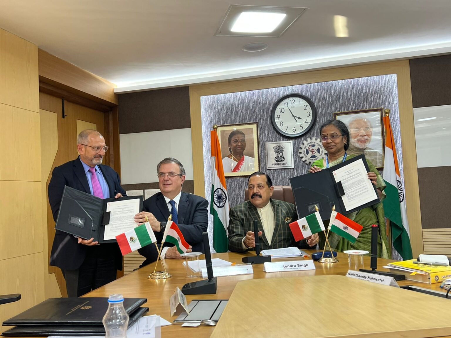 México y la India colaborarán en agua, litio y vacunas, anuncia el canciller Ebrard