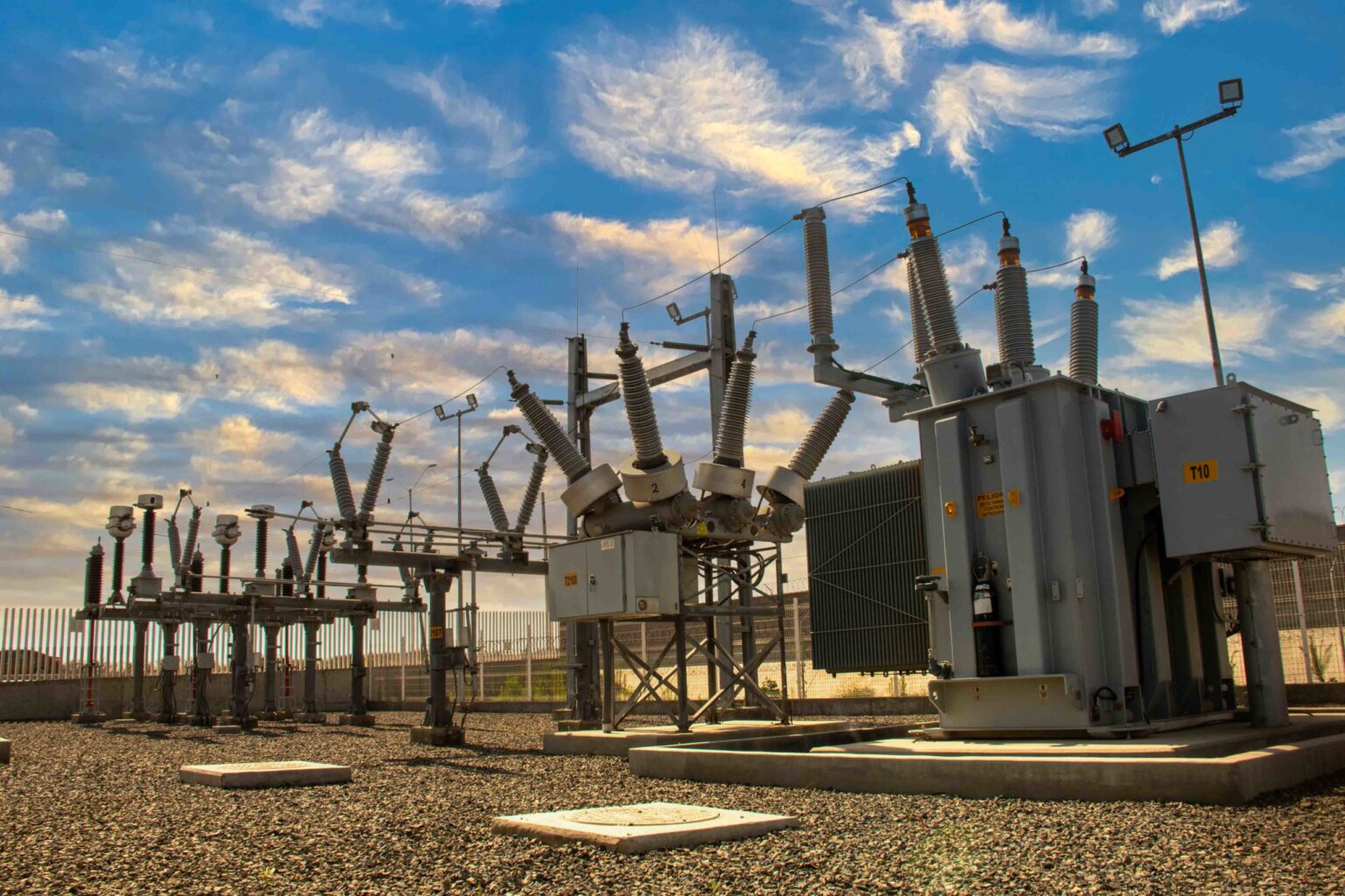 Se asocian DNV y Siemens Energy para mejorar sostenibilidad en redes eléctricas dnv