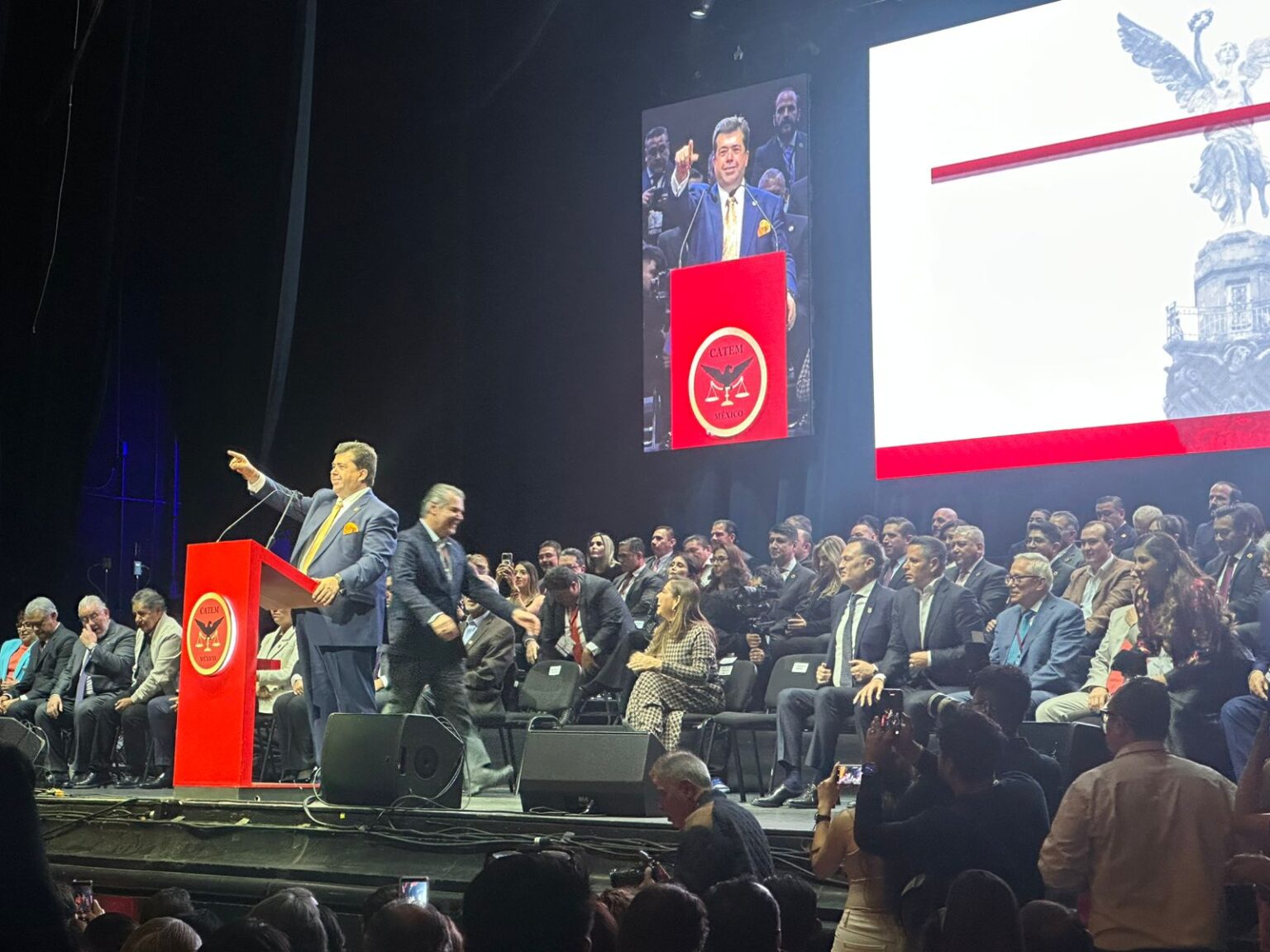 Toma protesta Pedro Haces Barba como secretario General de la CATEM Pedro haces barba