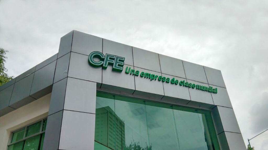 La CFE obtuvo ganancias en el primer semestre de 2025, pero su deuda con proveedores se mantiene en niveles históricamente altos.