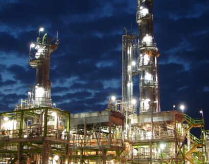 Pemex reportóganancias superiores a 3,200 mdd en el segundo trimestre del 2025 y busca refinanciar deuda con apoyo internacional.