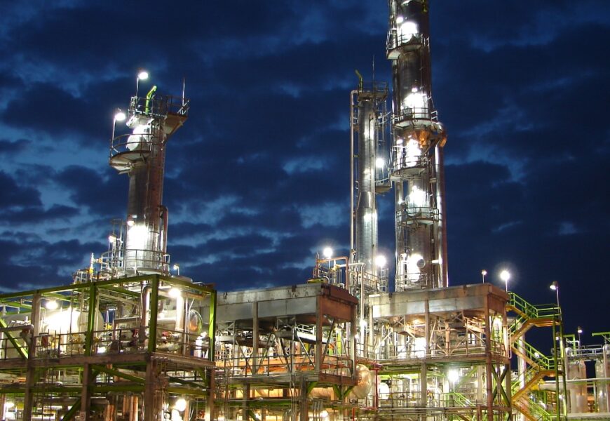 Pemex reportóganancias superiores a 3,200 mdd en el segundo trimestre del 2025 y busca refinanciar deuda con apoyo internacional.