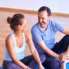 AMAR promueve wellness clubs, longevidad activa y técnicas como yoga y Tai Chi para mejorar la calidad de vida de adultos mayores en México.