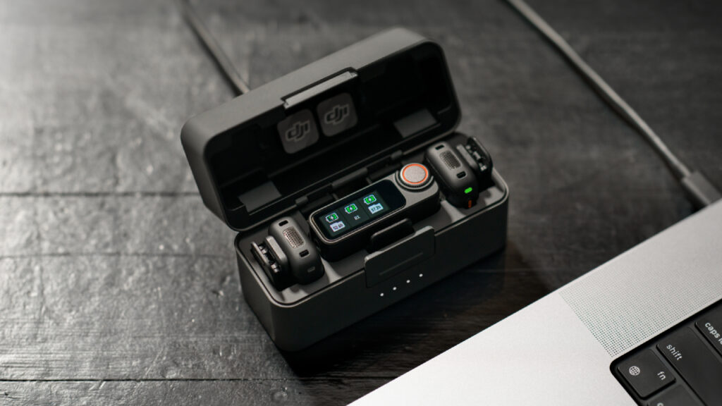 El DJI Mic 3 ya está disponible en México con hasta 28 horas de autonomía, grabación en 32 bits flotantes y múltiple compatibilidad.