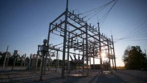 México destinará 8,177 mdd para construir 275 nuevas líneas de transmisión y 524 subestaciones eléctricas de la Red Nacional de Transmisión.