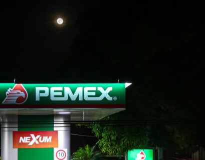Pemex reportó retrasos, mas no desabasto, en la distribución de gasolina en CDMX y Edomex por menor disponibilidad de autotanques.