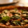 Salir a comer con la familia suele ser una experiencia que uno busca disfrutar. Por eso, cuando un restaurante asegura ser pet friendly, la expectativa es clara.