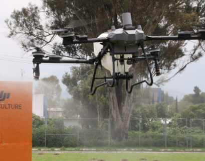 La tecnología de drones agrícolas está incentivando el regreso de jóvenes al campo mexicano, modernizando la agricultura.