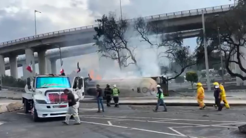 Asciende a 13 el número de fallecidos por explosión de pipa de gas en Iztapalapa; Clara Brugada promete apoyo integral a las familias La explosión de una pipa de gas en Iztapalapa dejó hasta el momento 13 fallecidos y 40 personas siguen hospitalizadas.