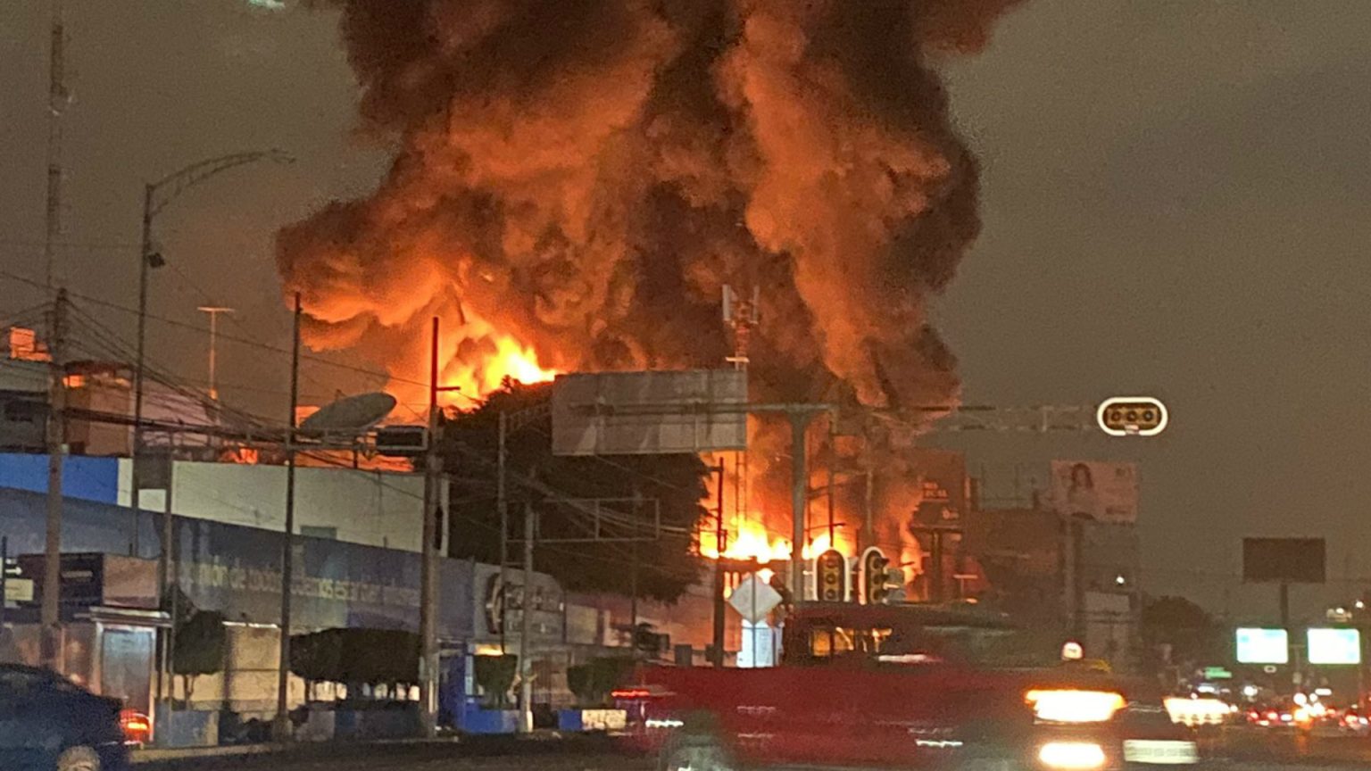 Incendio en subestación de CFE afecta a 51 mil 875 usuarios en Monterrey cfe