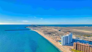 CFE abrió la contratación de Puerto Peñasco Secuencia III: 300 MW fotovoltaicos y 103 MW de almacenamiento.