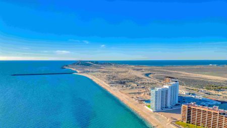 CFE abrió la contratación de Puerto Peñasco Secuencia III: 300 MW fotovoltaicos y 103 MW de almacenamiento.