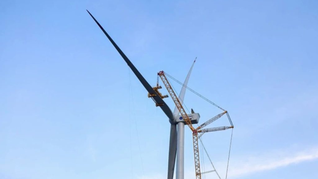 China pone a prueba la turbina eólica marina más grande y potente del mundo Dongfang Electric Corporation instaló en China una turbina eólica marina de 26 MW, la más grande del mundo.
