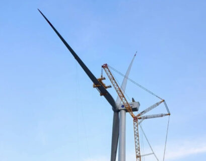 Dongfang Electric Corporation instaló en China una turbina eólica marina de 26 MW, la más grande del mundo.