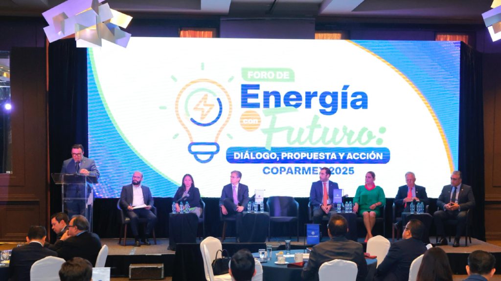 Coparmex pide estrategia energética para garantizar desarrollo y competitividad en México Coparmex pide estrategia energética en México durante el foro Energía con Futuro, destacando la necesidad de energías renovables.