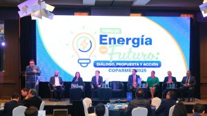 Coparmex pide estrategia energética en México durante el foro Energía con Futuro, destacando la necesidad de energías renovables.