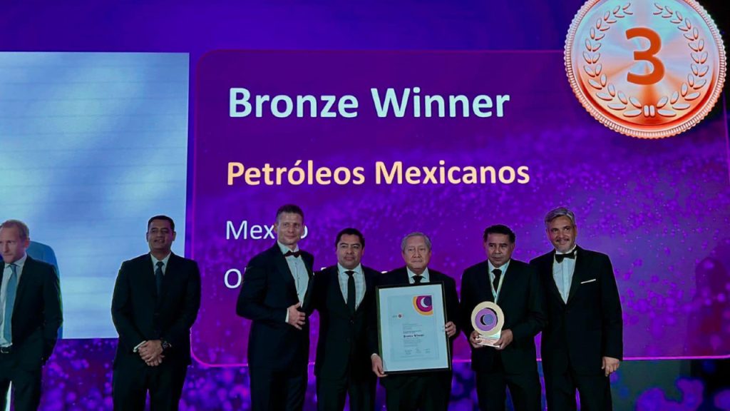 Refinería Olmeca de Pemex, en Dos Bocas, obtiene tercer lugar en premio internacional de proyectos La Refinería Olmeca, ubicada en Dos Bocas, Tabasco, ganó el tercer lugar en el IPMA 2025, reconocimiento internacional.