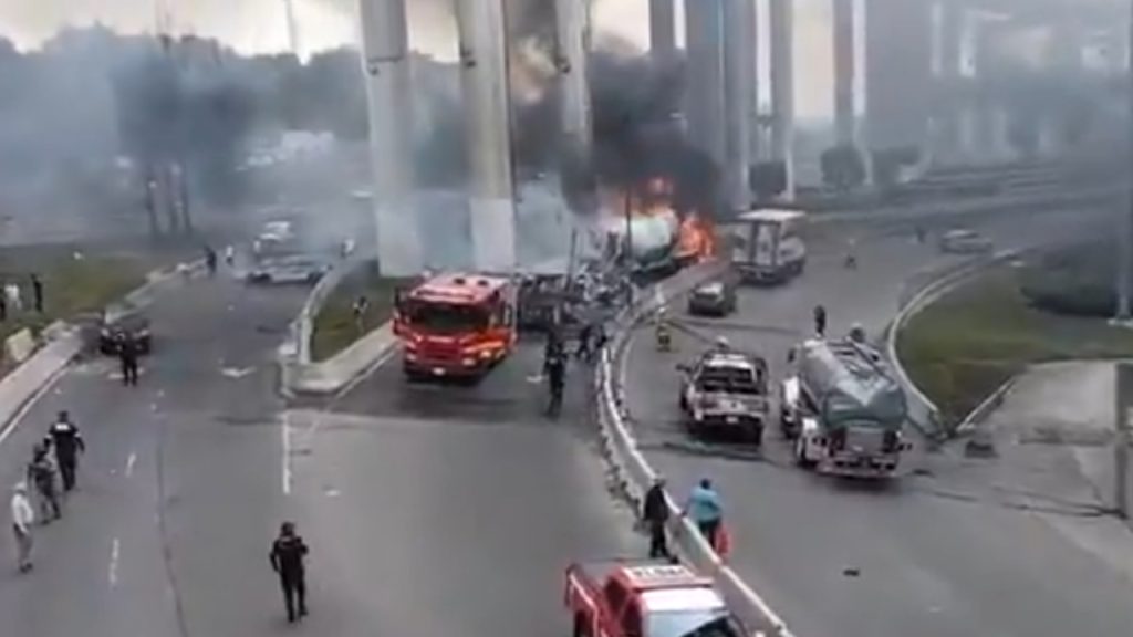 Sube a 19 el número de fallecidos por explosión de pipa en Iztapalapa; entre ellos el chofer La explosión en Iztapalapa dejó 19 muertos, entre ellos el chofer de la pipa de gas; 32 personas permanecen hospitalizadas.