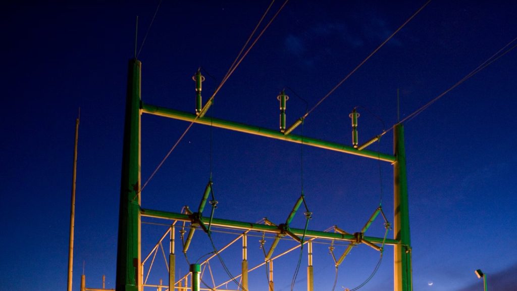 Falla en línea de transmisión provoca apagón en Yucatán, Campeche y Quintana Roo: CFE CFE y CENACE atienden apagón en Yucatán, Campeche y Quintana Roo por falla en transmisión; reportan restablecimiento parcial.