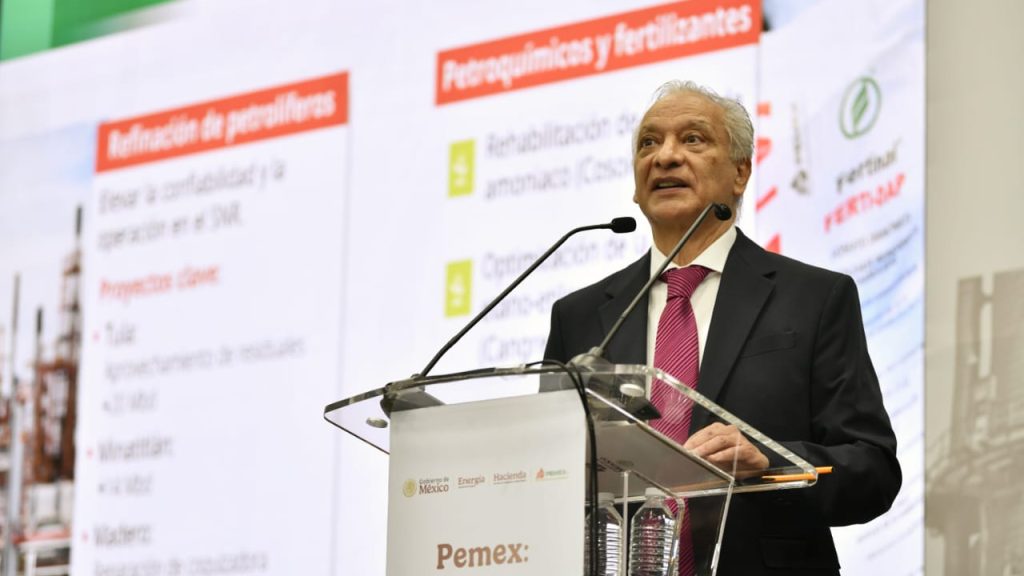 Moody’s prevé que Pemex podría reducir su deuda a 78 mil mdd con apoyos y disciplina financiera Moody’s estimó que la deuda de Pemex podría bajar a 78 mil millones de dólares en 2027, siempre que mantenga disciplina financiera.