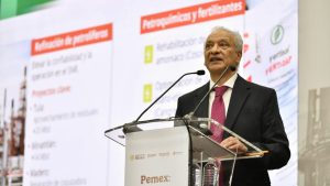 Moody’s estimó que la deuda de Pemex podría bajar a 78 mil millones de dólares en 2027, siempre que mantenga disciplina financiera.