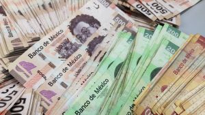 Hacienda informó que las recientes recompras y emisiones internacionales de Pemex por más de 25 mil mdd mejoran la liquidez, reducen costos.