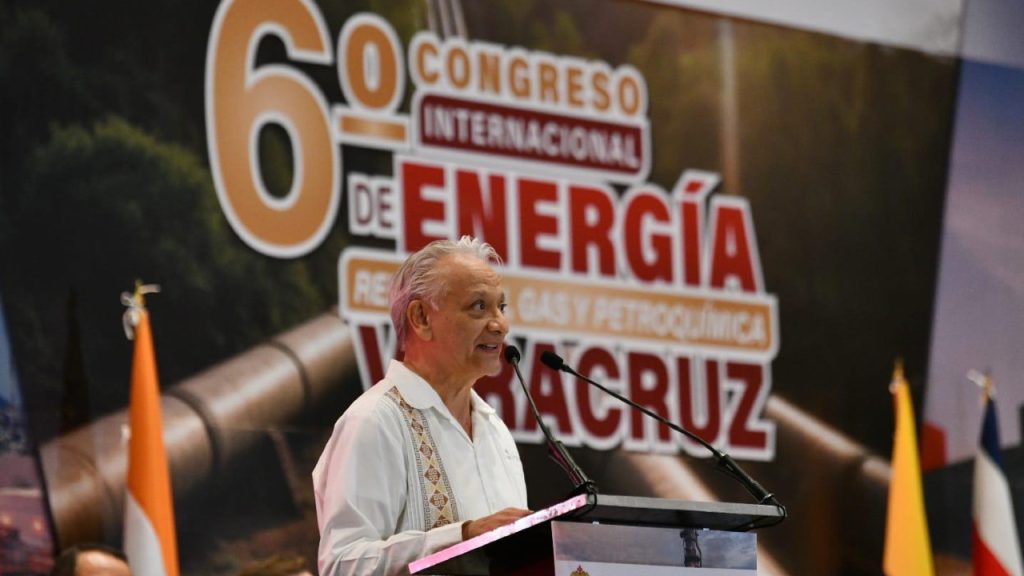 Pemex pagará adeudos con proveedores de 2024 y 2025 con fondo de 250 mil mdp Pemex anunció que pagará todos los adeudos con proveedores de 2024 y 2025 mediante un fondo de 250 mil mdp incluido en su Plan Estratégico.