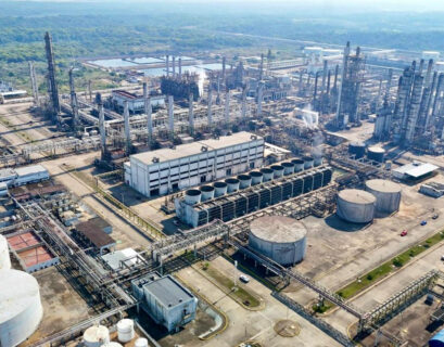 Pemex lanzó una oferta de recompra de bonos por 9,900 mdd con vencimientos entre 2026 y 2029, respaldada por financiamiento del Gobierno.