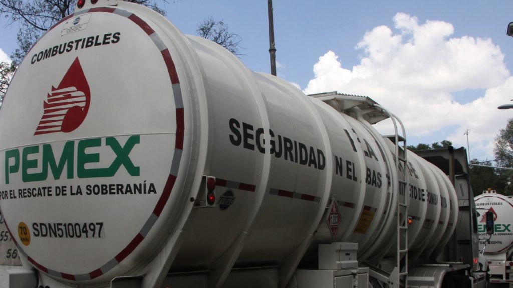 Pemex tendrá 517 mil 400 mdp en el Presupuesto 2026, pero sin detalle público de proyectos Pemex recibirá 517 mil 400 mdp en el Presupuesto 2026, con 249 mil 800 mdp de inversión, aunque sin detalle público de proyectos específicos.