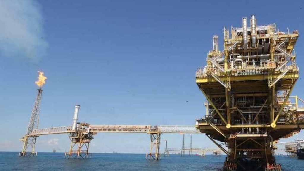 Pemex reduce 43% trabajos de exploración en agosto por falta de recursos Pemex reduce exploración con solo 30 equipos de perforación, 43% menos que en 2024, debido a falta de recursos y adeudos con proveedores.