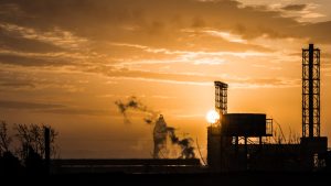 Los precios del petróleo cayeron por segundo día consecutivo ante la incertidumbre sobre un aumento de producción de la OPEP+.