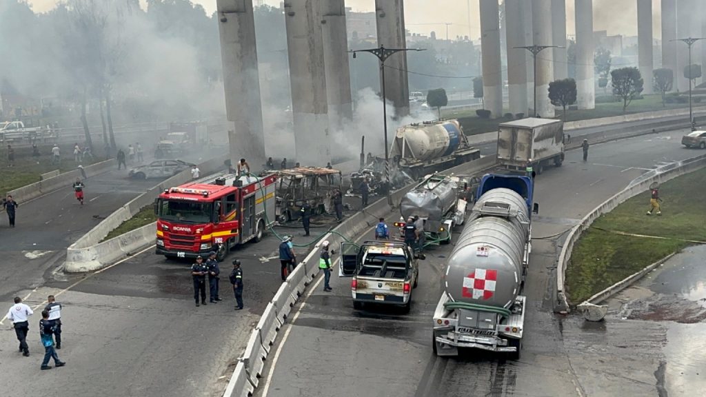 Reportan seis personas fallecidas por explosión de pipa de gas en Iztapalapa; empresa se hará responsable La explosión de una pipa en Iztapalapa dejó seis personas fallecidas y más de 90 heridos. Silza activó seguros y se hará responsable.
