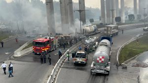 La explosión de una pipa en Iztapalapa dejó seis personas fallecidas y más de 90 heridos. Silza activó seguros y se hará responsable.