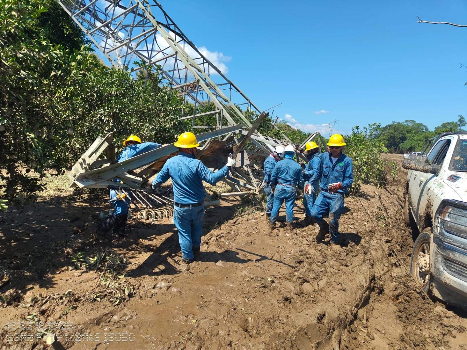 CFE avanza 91% del restablecimiento del suministro eléctrico tras fuertes lluvias en México cfe