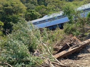 Tren Interoceánico se descarrila en Oaxaca: al menos 13 muertos y decenas de heridos