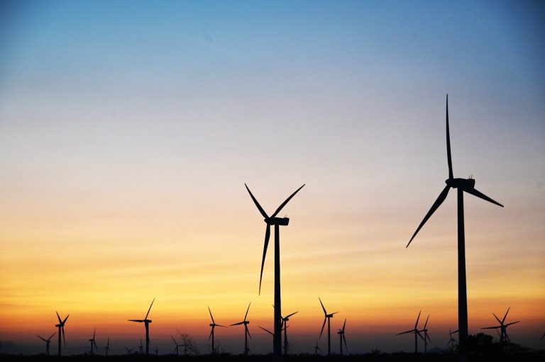 Energía limpia, beneficios verdes para las empresas