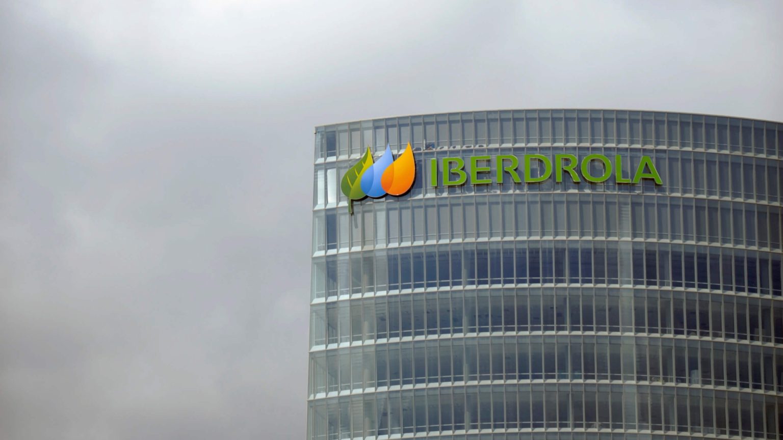 Cox asegura 2 mil 650 millones de dólares para financiar la compra de Iberdrola México