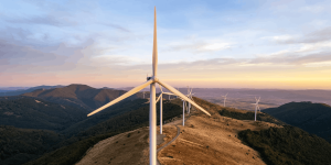 China acelera la energía verde con metas renovables hacia 2030